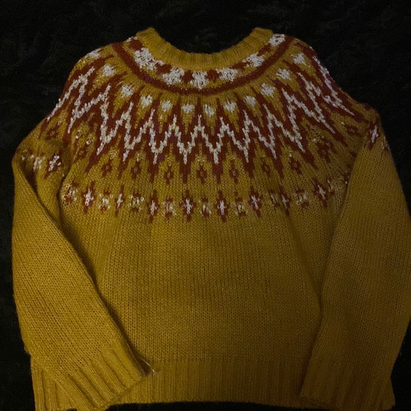 It’s a fun winter top it’s yellow and red an xl - Picture 1 of 3